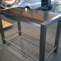 Metalltisch mit Marmor 01
